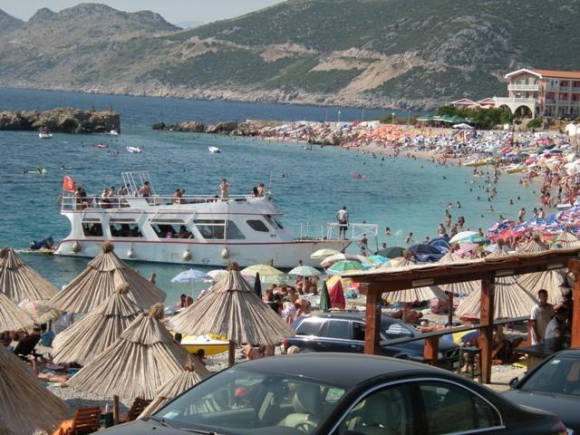 Izdajem apartmane na moru u Dobrim vodama CG