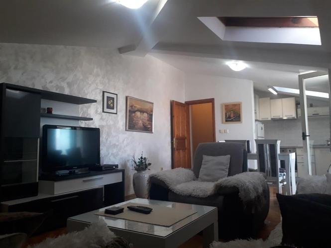 IZDAVANJE, DVOSOBAN NAMJESTEN ISPOD LJUBOVICA