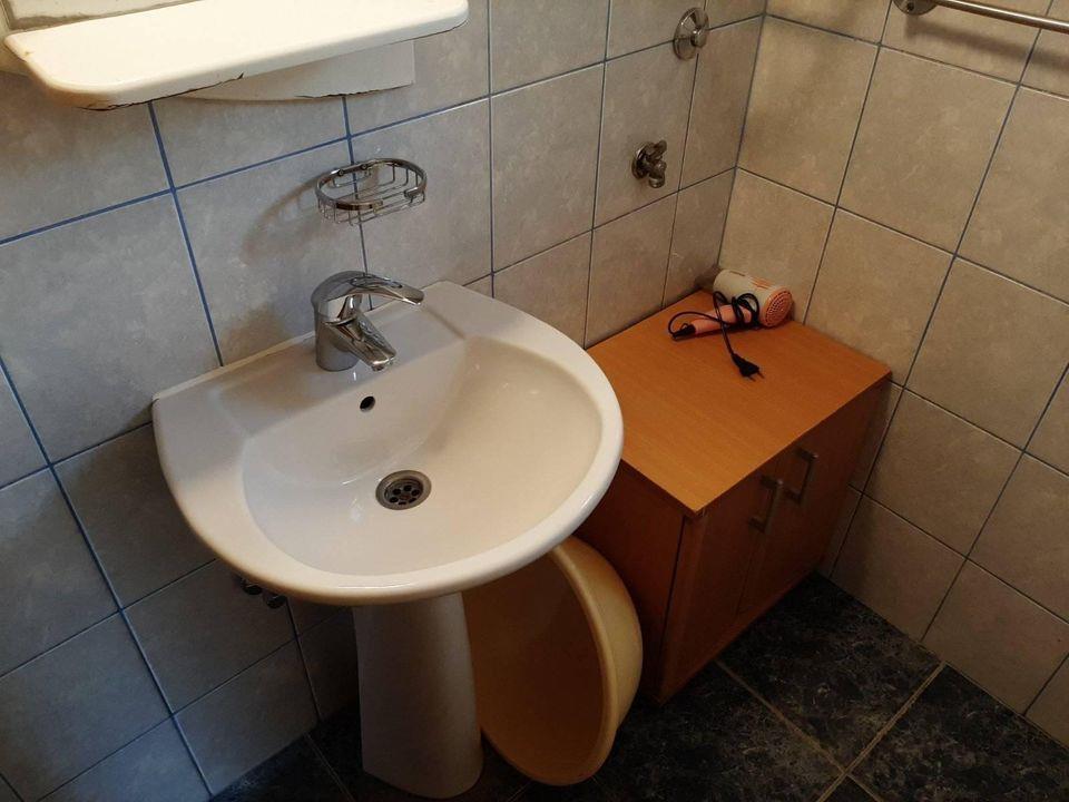 Izdajem-sobe-i-apartmane-u-Budvi