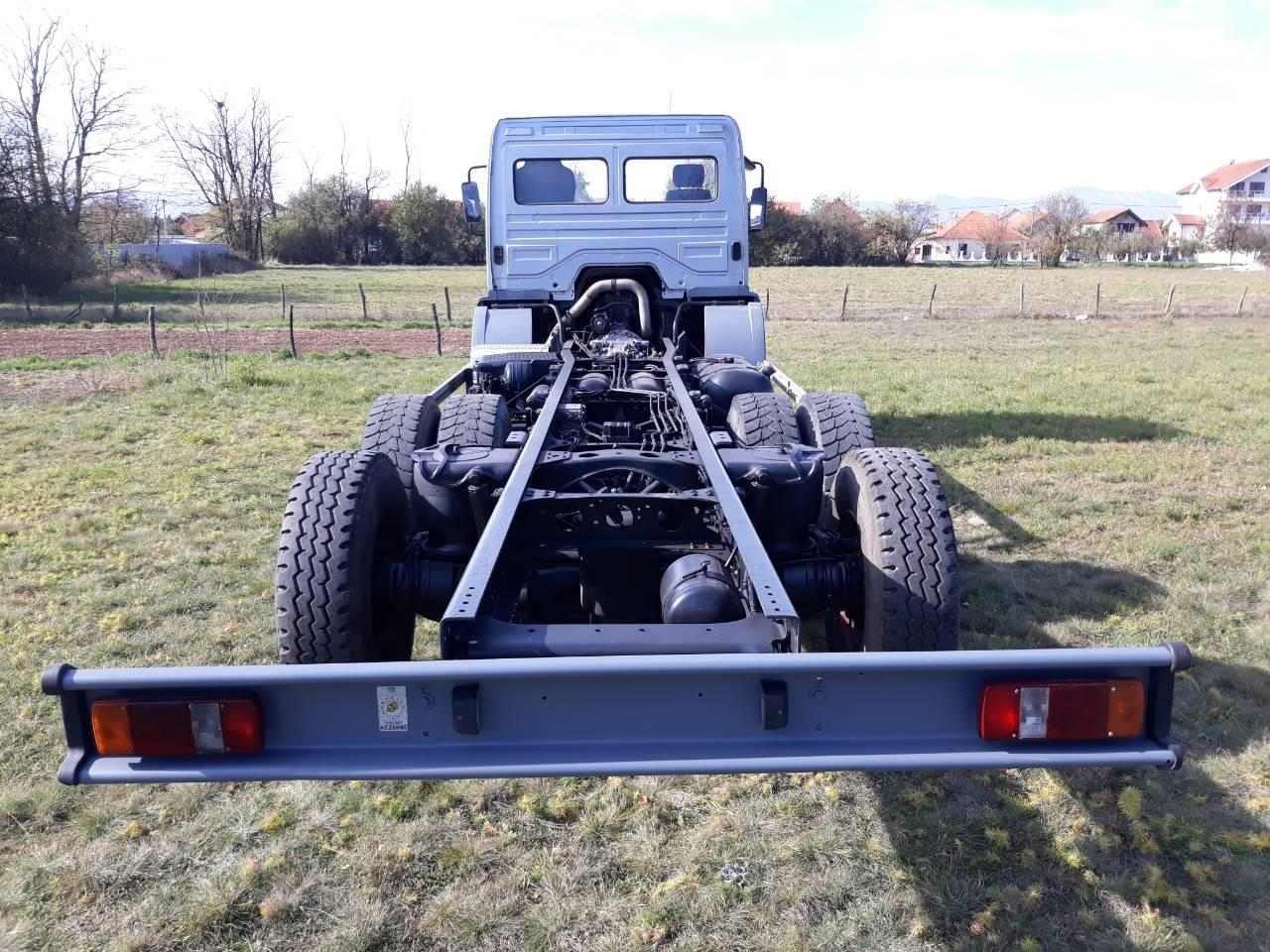 Mercedes-Benz-2528