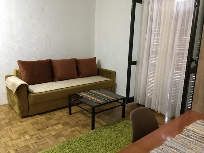 PRODAJA, GARSONJERA MALO BRDO