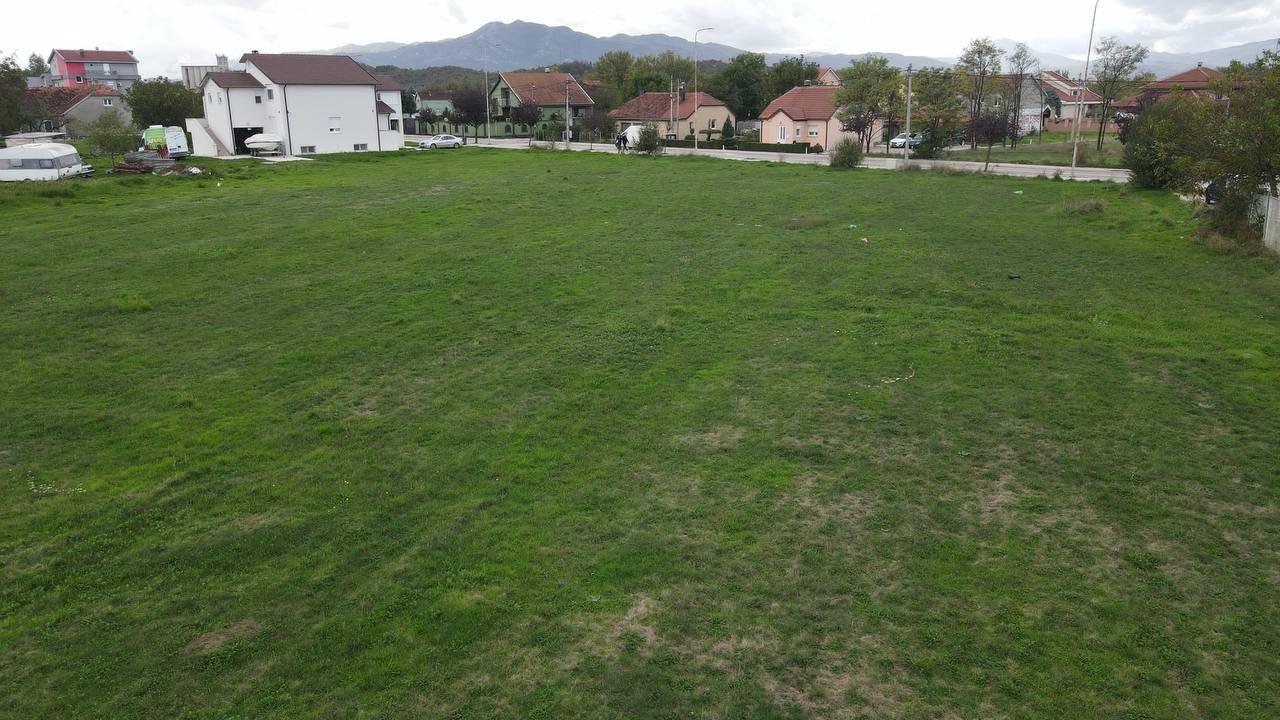 Prodajem-građevinsko-zemljište--Rastoci