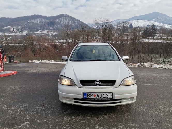 Auto udobro stane registrovan godina 2001 dizel gume dobre b