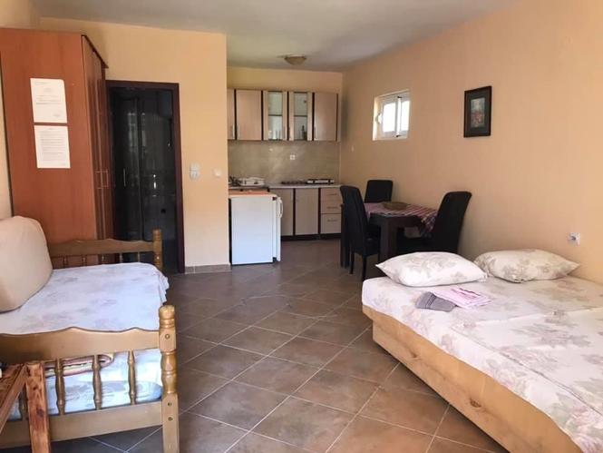 Apartmani i sobe 50m od mora