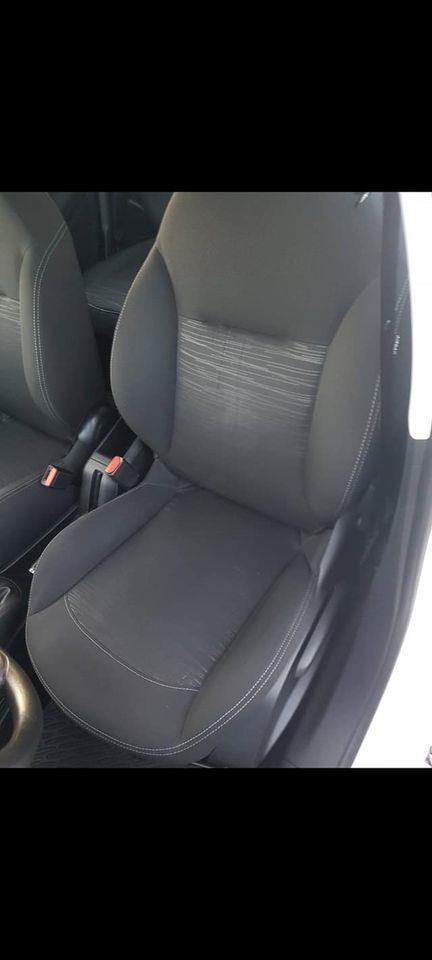 Peugeot-208