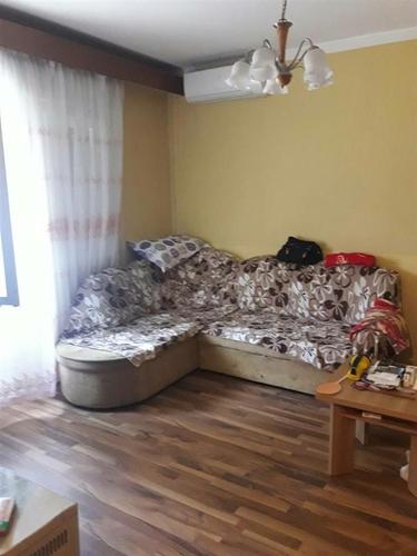 PRODAJA GARSONJERE U BLIZINI GINTASA