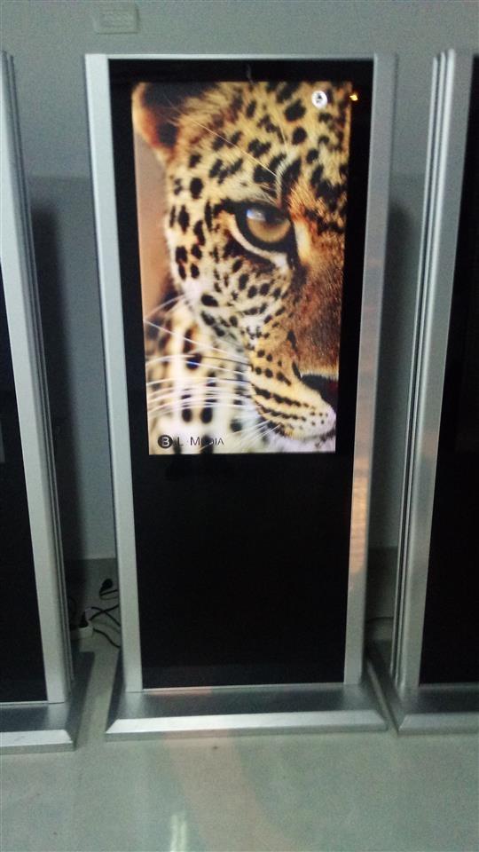 Reklamni-digitalni-display-i