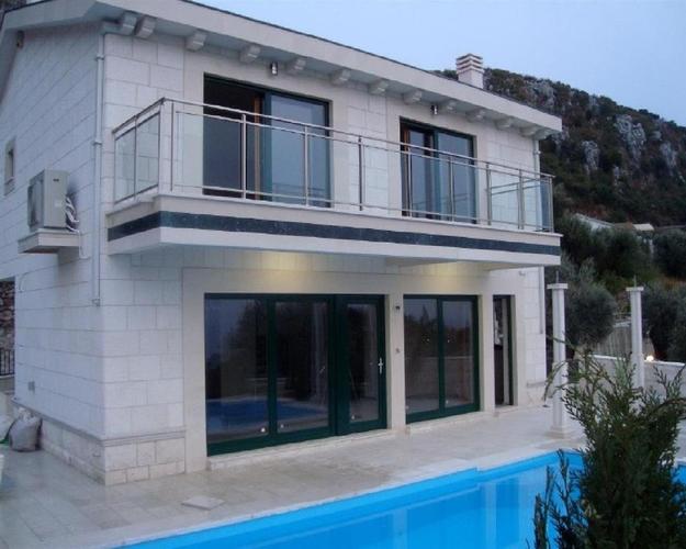 Vila veličine 210 m2,  na placu od 370 m2