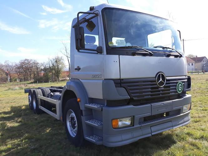 Mercedes Benz 2528