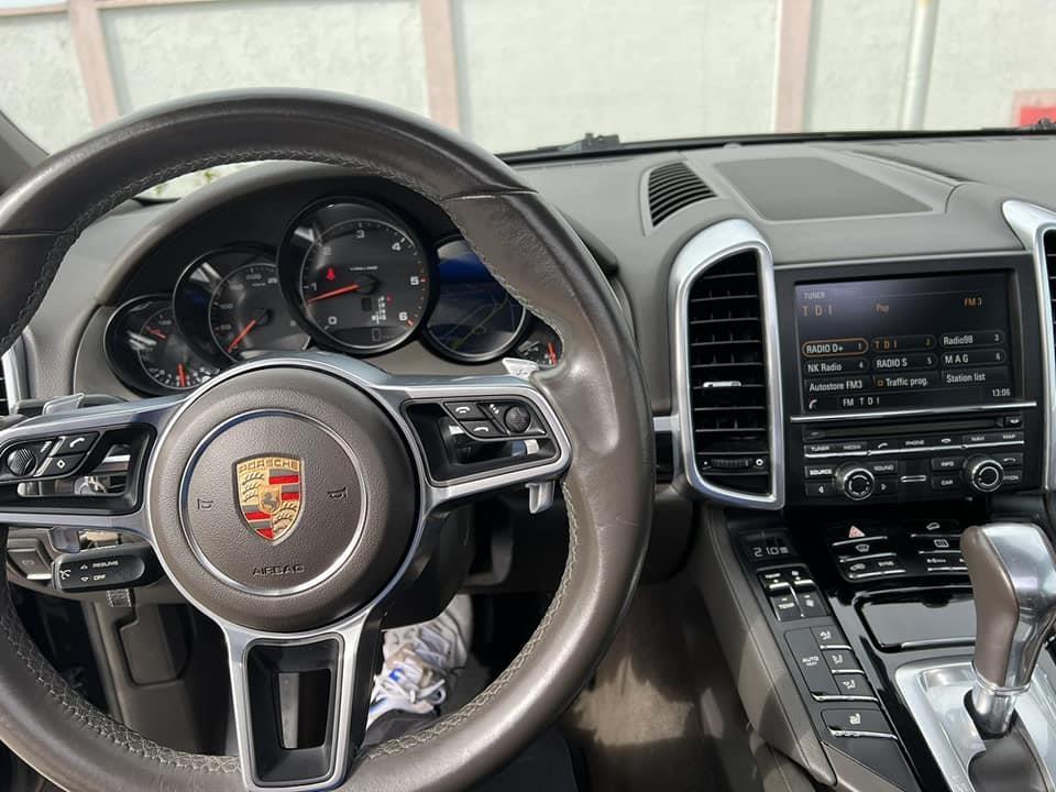 Porsche-Cayenne