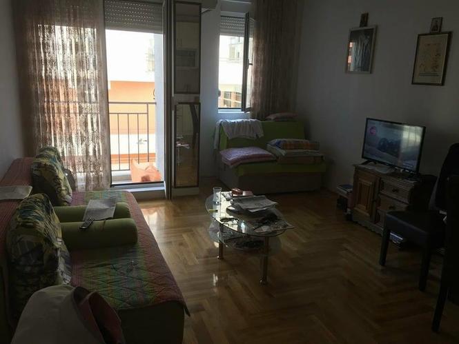 PRODAJA, GARSONJERA TUŠKI PUT