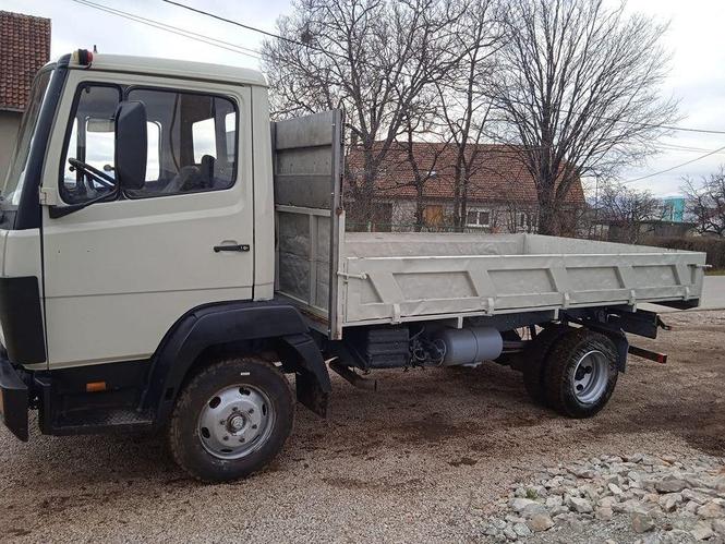 Mercedes 809