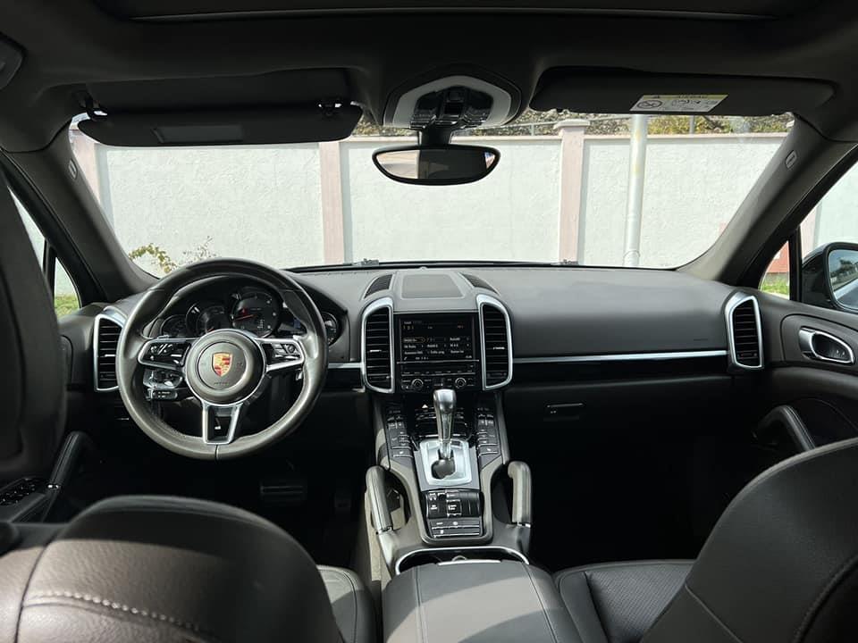 Porsche-Cayenne