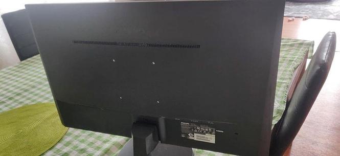 Monitor 27 inča