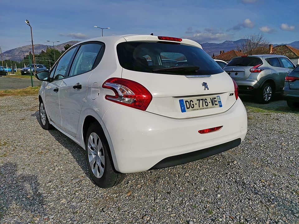 Peugeot-208