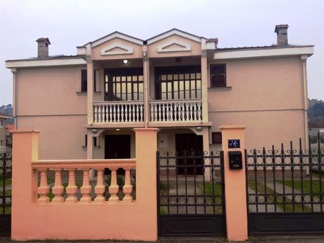 Izdaje se odlicna kuca 170m2 Zabjelo