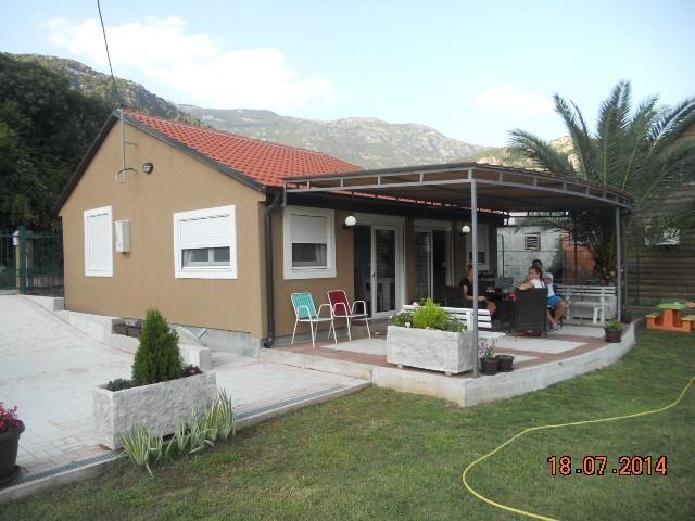 Iznajmljuje se kuca 70m2 u Budva. Centar