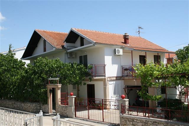VODICE (KOD SIBENIKA) TOP PONIDA APARTMANA