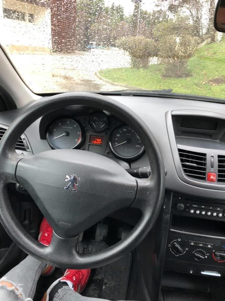 --PRODAJE-SE-PEUGEOT-207