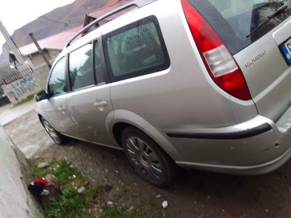 Prodajem-Ford-Mondeo-registovan-11-meseci--motor-2-0-85-kw--