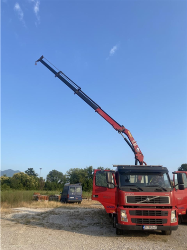 Prevoz tereta grajferom sa istovarom u Pluzine