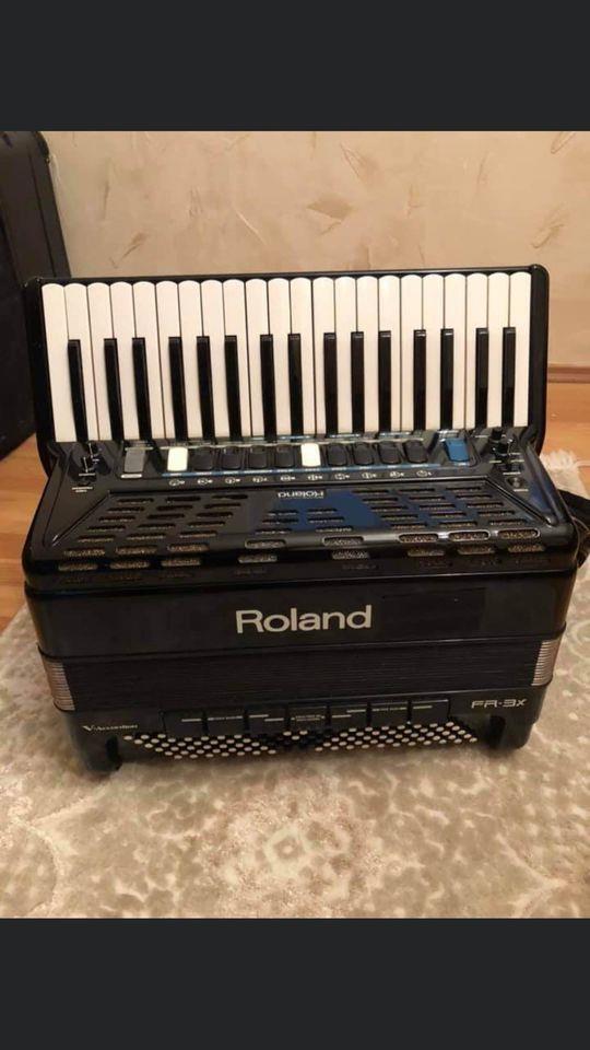 Prodaje-se---Harmonika-Roland-FX3--
