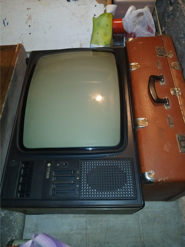 Prodajem 2 televizora