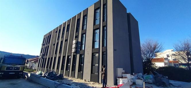 Nov neuseljavan hostel na prodaju