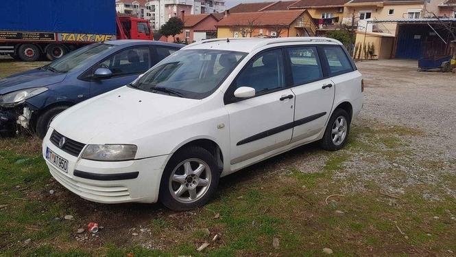 Fiat Stilo 1.9 jtd 2005god. Istekla registracija. Nove gume.