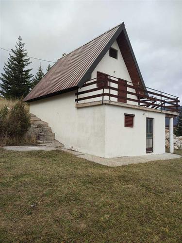 Prodajem vikendicu 40m2, sa placom 500m2, Žabljak