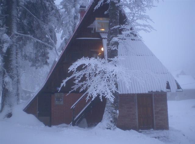 Vikendicu od 150m2 na Jahorini