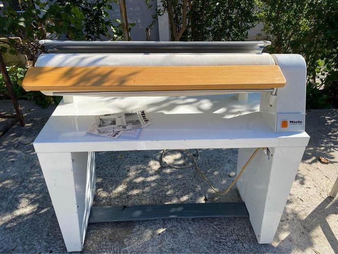 valjak za peglanje robe i posteljine ,