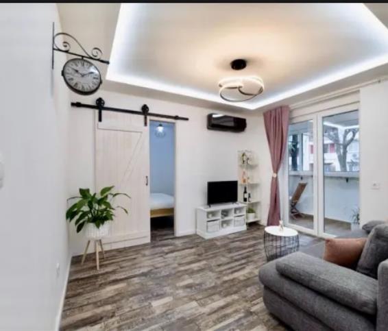 Manji jednosoban stan na bulevaru, Budva