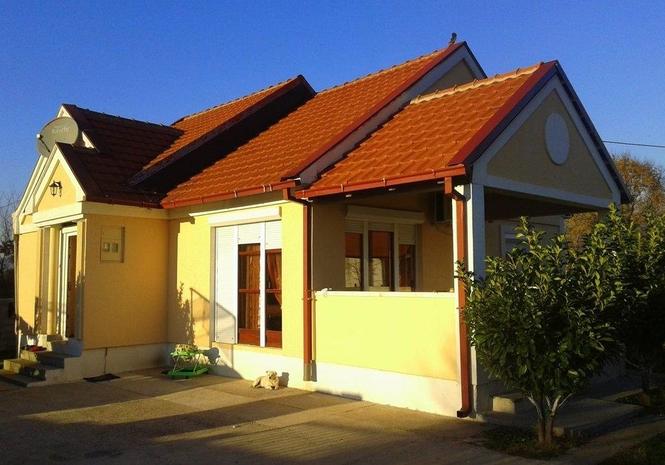 Kuća 120 m2 na placu od 1000 m2, DG