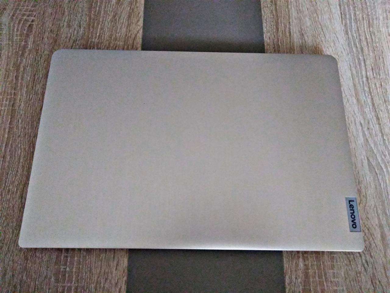 Prodajem-nov-Lenovo-laptop
