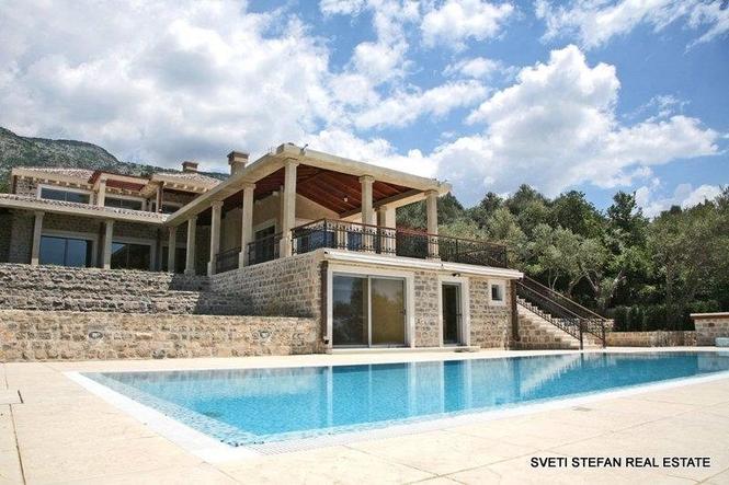  Luksuzna kamena vila povrsine 600m2 Bečići