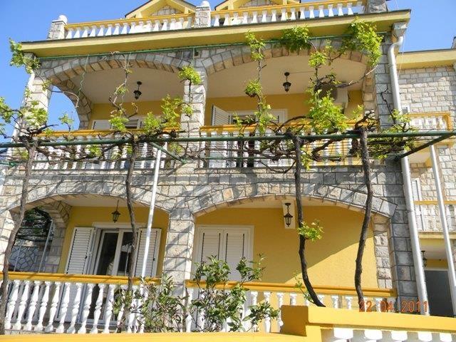 Kuca 404m2, 2 sprata pod hotel u Budva