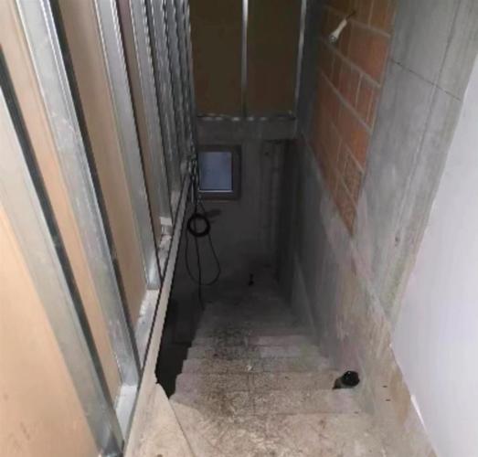 IZDAVANJE!!!Poslovni prostor povrsine 92m2,Podgorica,Tolosi
