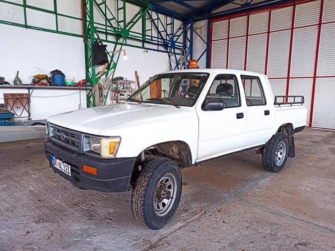 TOYOTA hilux