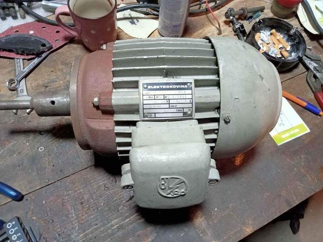 Sporohodni motor