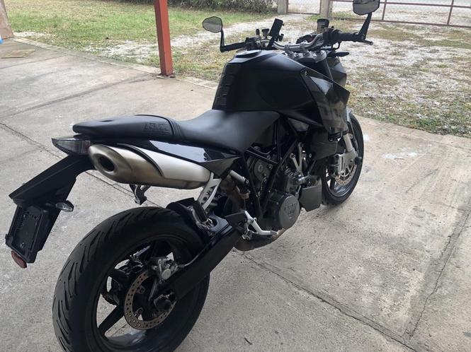 KTM SUPER DUKE 990 SWISS !!