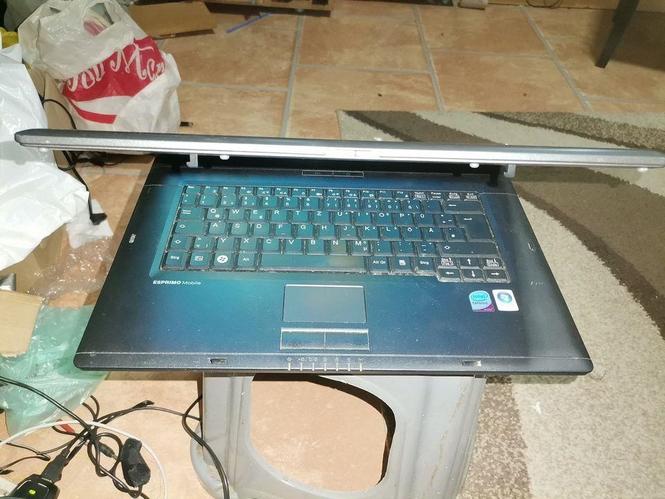 Odličan Fujitsu Esprimo D9500
