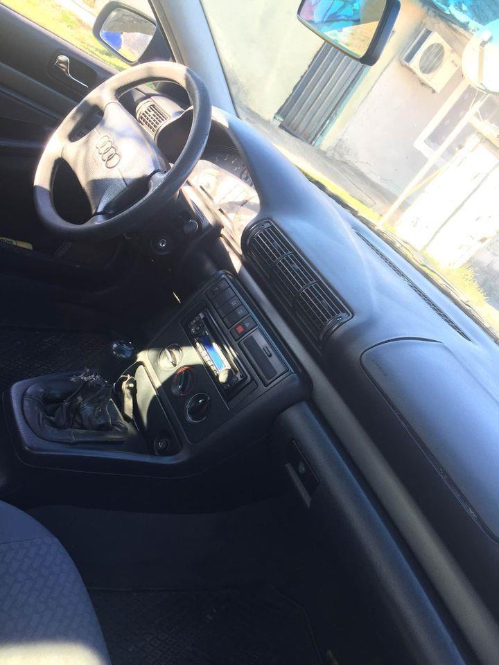 Audi-A4-1-6-benzin