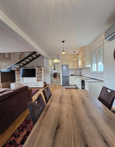 PRODAJA!!!Trosoban stan povrsine 111m2,Podgorica,Blok 9