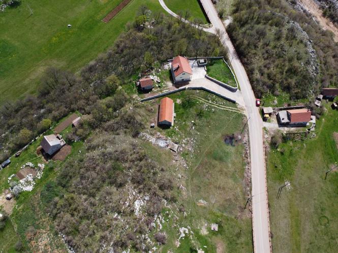 PRODAJEM DVOSOBNU KUĆU U RUBEŽIMA