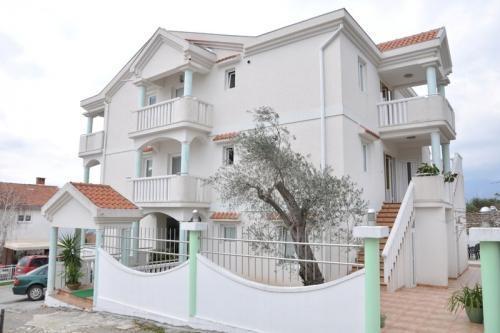 Lux vila od 670m2 sa bazenom u Tivat