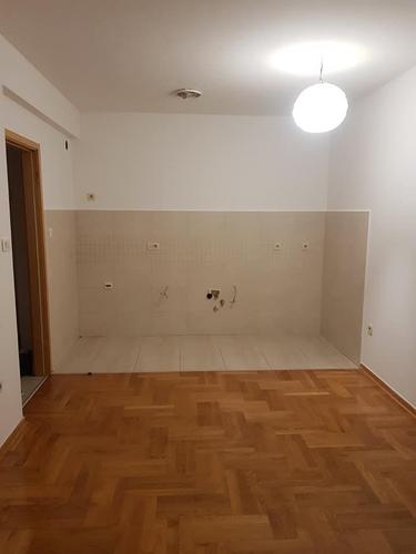 Izdaje se stan na duzi period