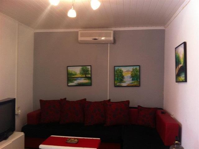 Izdajem vikendica od 80m2 u Ulcinj