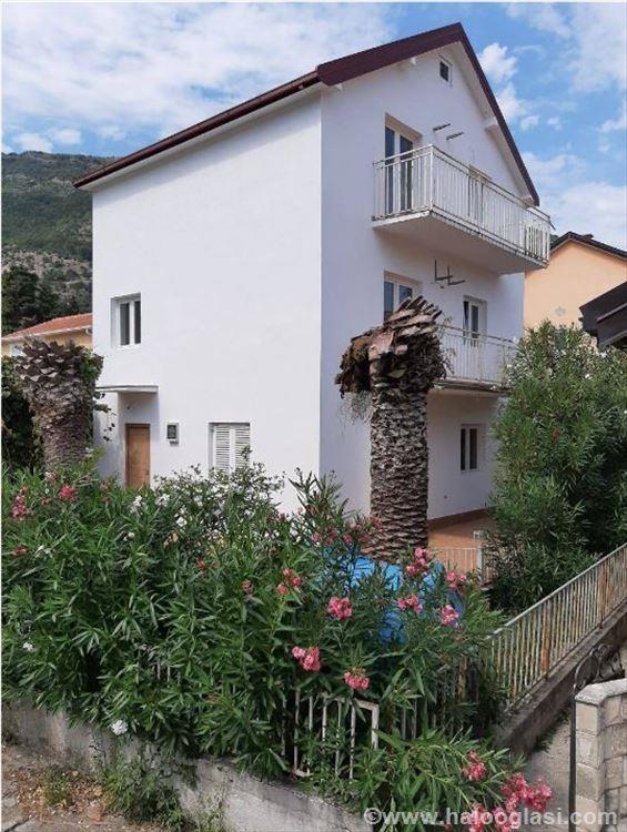 Kuca-na-moru-150m2-sa-placem