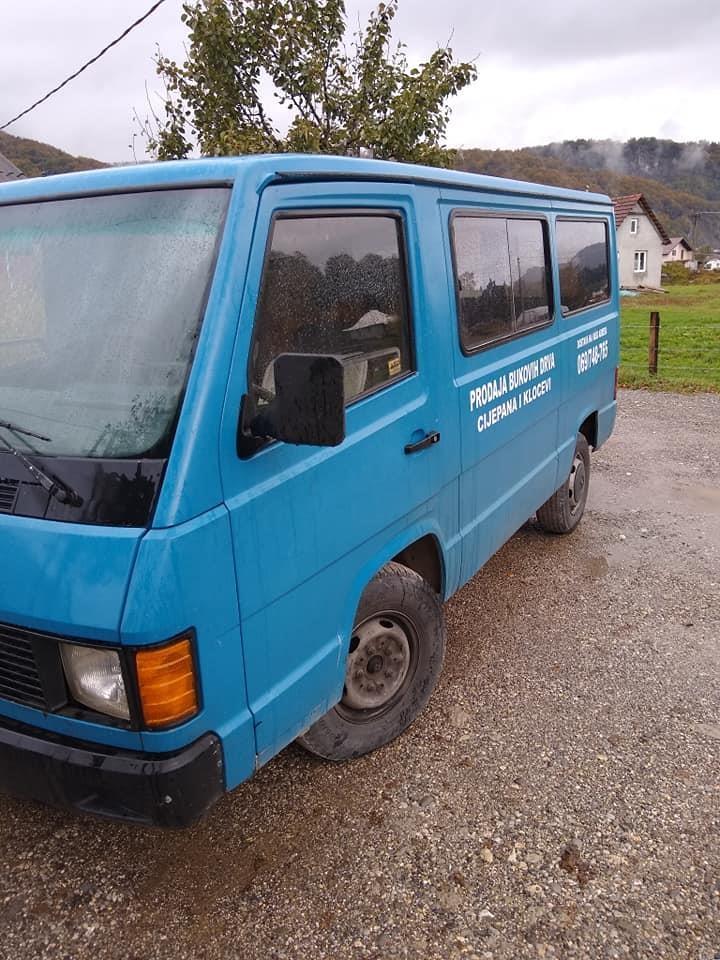 Prodajem-kombi-mb-100